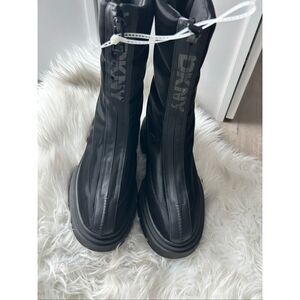 DKNY Women's Fiza Zip Up Winter Boots Black Logo Size 7M thick soles stylish